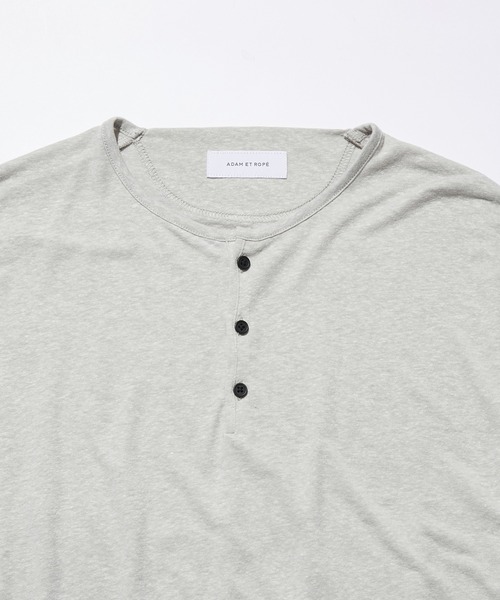 ADAM ET ROPE'（アダムエロペ）の「ミックスリネン スラブ 天竺 ヘンリーネック Tシャツ / ロングシーズン着用可能（Tシャツ/カットソー・メンズ・ブラック/グレー・L/M）」の9枚目の写真