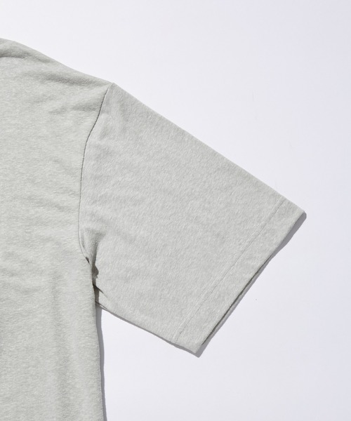 ADAM ET ROPE'（アダムエロペ）の「ミックスリネン スラブ 天竺 ヘンリーネック Tシャツ / ロングシーズン着用可能（Tシャツ/カットソー・メンズ・ブラック/グレー・L/M）」の8枚目の写真