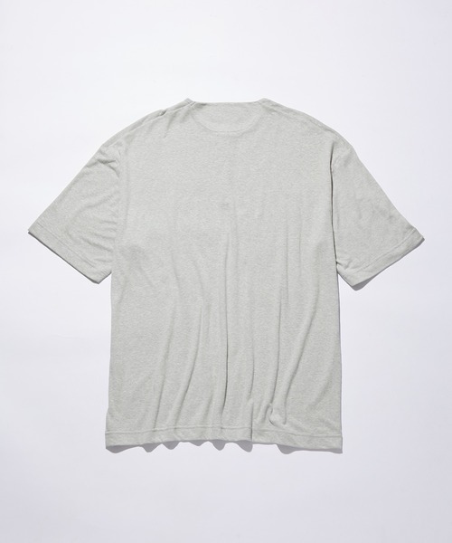 ADAM ET ROPE'（アダムエロペ）の「ミックスリネン スラブ 天竺 ヘンリーネック Tシャツ / ロングシーズン着用可能（Tシャツ/カットソー・メンズ・ブラック/グレー・L/M）」の6枚目の写真