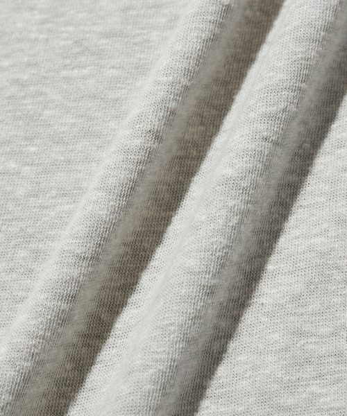 ADAM ET ROPE'（アダムエロペ）の「ミックスリネン スラブ 天竺 ヘンリーネック Tシャツ / ロングシーズン着用可能（Tシャツ/カットソー・メンズ・ブラック/グレー・L/M）」の5枚目の写真