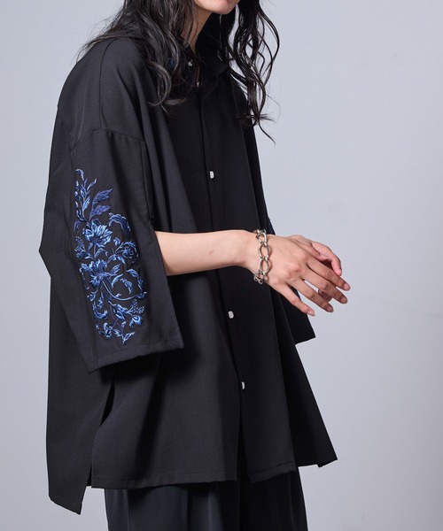 JUNRED(ジュンレッド)の「スリットワイドスリーブ刺繍シャツ(シャツ/ブラウス・メンズ・ホワイト/ブラック・L/M/S)」の17枚目の写真