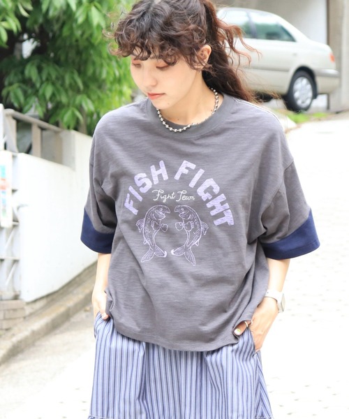 DOUBLE NAME（ダブルネーム）の「FISH FIGHTスラブ天竺TEE（Tシャツ/カットソー・レディース・ブルー/ベージュ/スミクロ・FREE）」の4枚目の写真