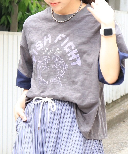 DOUBLE NAME（ダブルネーム）の「FISH FIGHTスラブ天竺TEE（Tシャツ/カットソー・レディース・ブルー/ベージュ/スミクロ・FREE）」の6枚目の写真
