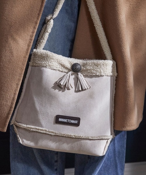 Minnetonka（ミネトンカ）の「【MINNETONKA】ミネトンカ SUEDE×BOA SHOULDER BAG スエード× ボアトートショルダーバッグ（ショルダーバッグ・レディース・ブラック/ブラウン/アイボリー・FREE）」の3枚目の写真