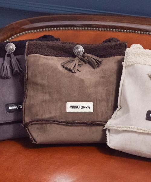 Minnetonka（ミネトンカ）の「【MINNETONKA】ミネトンカ SUEDE×BOA SHOULDER BAG スエード× ボアトートショルダーバッグ（ショルダーバッグ・レディース・ブラック/ブラウン/アイボリー・FREE）」の4枚目の写真
