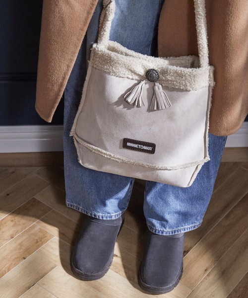 Minnetonka（ミネトンカ）の「【MINNETONKA】ミネトンカ SUEDE×BOA SHOULDER BAG スエード× ボアトートショルダーバッグ（ショルダーバッグ・レディース・ブラック/ブラウン/アイボリー・FREE）」の13枚目の写真
