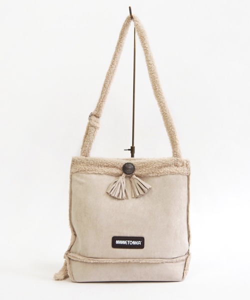 Minnetonka（ミネトンカ）の「【MINNETONKA】ミネトンカ SUEDE×BOA SHOULDER BAG スエード× ボアトートショルダーバッグ（ショルダーバッグ・レディース・ブラック/ブラウン/アイボリー・FREE）」の14枚目の写真