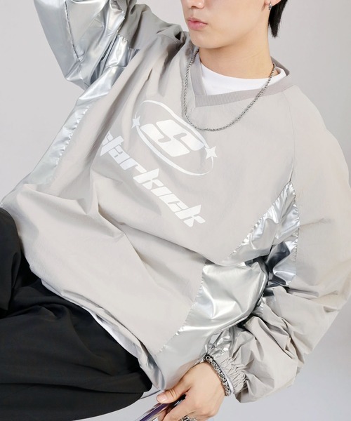 SPINNS(スピンズ)の「ストリート/ゲームシャツデザイントップス シルバー(スウェット・メンズ・ブラック/ネイビー/グレー/ブルー・ONESIZE)」の3枚目の写真