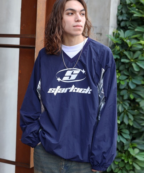 SPINNS(スピンズ)の「ストリート/ゲームシャツデザイントップス シルバー(スウェット・メンズ・ブラック/ネイビー/グレー/ブルー・ONESIZE)」の5枚目の写真