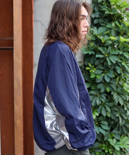 SPINNS(スピンズ)の「ストリート/ゲームシャツデザイントップス シルバー(スウェット・メンズ・ブラック/ネイビー/グレー/ブルー・ONESIZE)」の7枚目の写真