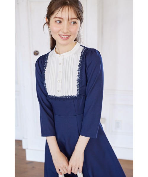 tocco closet(トッコ クローゼット)の「ヨークレース切替レースアップ長袖ワンピース(ワンピース・レディース・グレイッシュベージュ/ネイビー・M)」の20枚目の写真