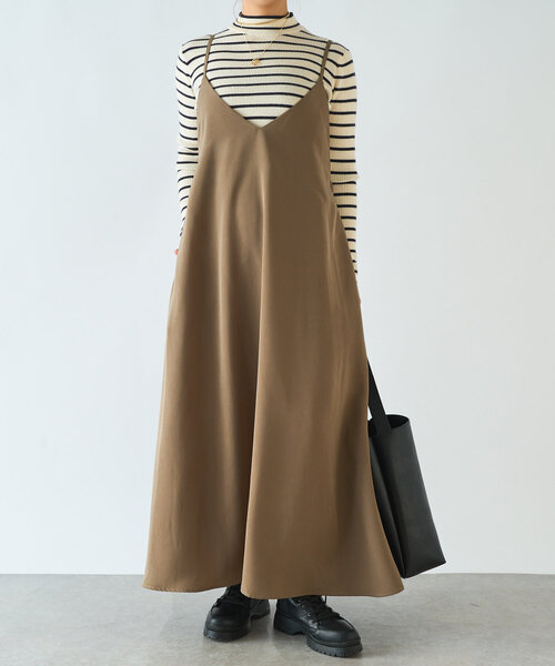 un dix cors(アンディコール)の「《体のラインを拾わない・後ろ姿が盛れる》バックリボンフレアキャミワンピース(ワンピース・レディース・ブラック/モカ・FREE)」の11枚目の写真