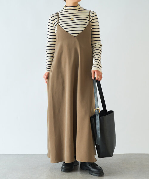 un dix cors(アンディコール)の「《体のラインを拾わない・後ろ姿が盛れる》バックリボンフレアキャミワンピース(ワンピース・レディース・ブラック/モカ・FREE)」の14枚目の写真