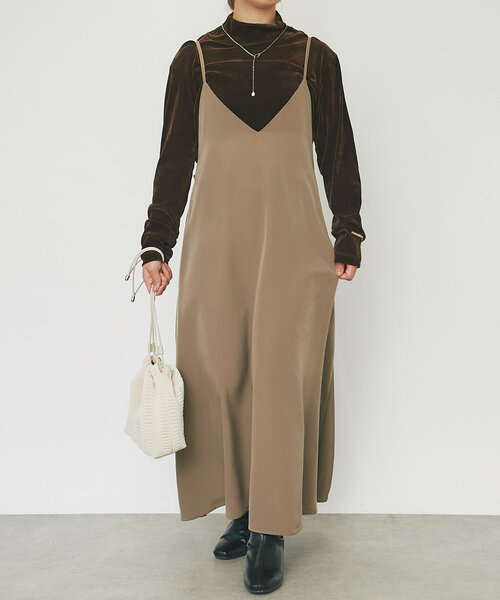 un dix cors(アンディコール)の「《体のラインを拾わない・後ろ姿が盛れる》バックリボンフレアキャミワンピース(ワンピース・レディース・ブラック/モカ・FREE)」の16枚目の写真