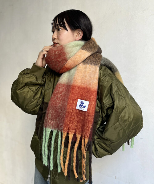 CPCM（シーピーシーエム）の「ふわふわチェックマフラー（マフラー・レディース・ブルー/モスグリーン/イエロー/オレンジ・FREE）」の4枚目の写真