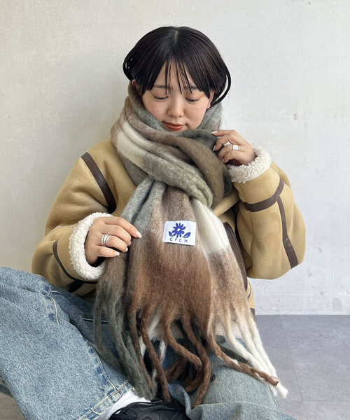 CPCM（シーピーシーエム）の「ふわふわチェックマフラー（マフラー・レディース・ブルー/モスグリーン/イエロー/オレンジ・FREE）」の2枚目の写真