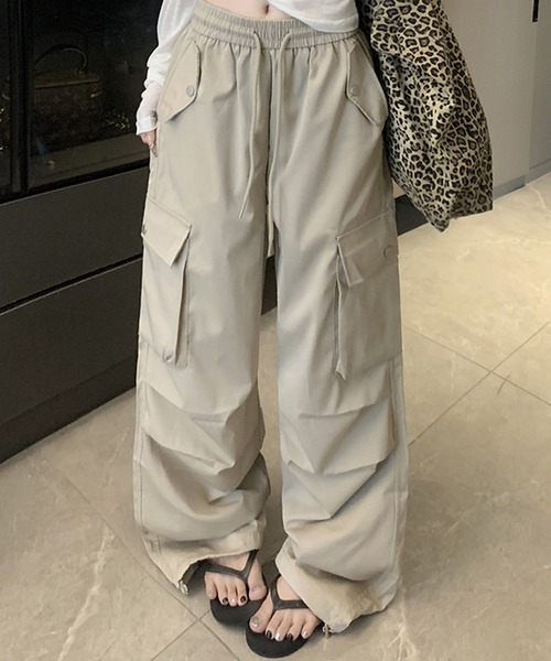 Chiina(チーナ)の「Chiina/ワイド パラシュート カーゴパンツ(カーゴパンツ・レディース・カーキ/ブラック/ベージュ/レッド/ピンク/グレー・M)」の13枚目の写真