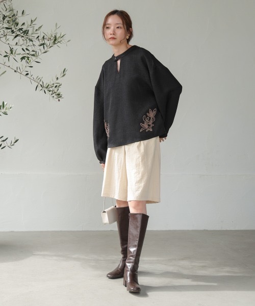 Bab(バブ)の「前後2WAY刺繍ブラウス(シャツ/ブラウス・レディース・ブラック/ホワイト系その他・M)」の3枚目の写真