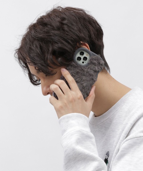 LAKOLE(ラコレ)の「ふわふわウェーブスタンドiPhoneケース / 155502(スマホケース/カバー・レディース・チャコール/アイボリー・SMALL/X-SMALL)」の2枚目の写真