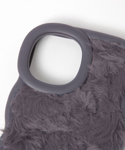 LAKOLE(ラコレ)の「ふわふわウェーブスタンドiPhoneケース / 155502(スマホケース/カバー・レディース・チャコール/アイボリー・SMALL/X-SMALL)」の6枚目の写真