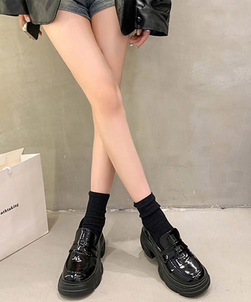 セール】レザー調 エナメル風 厚底 凹凸 ダッド ローファー