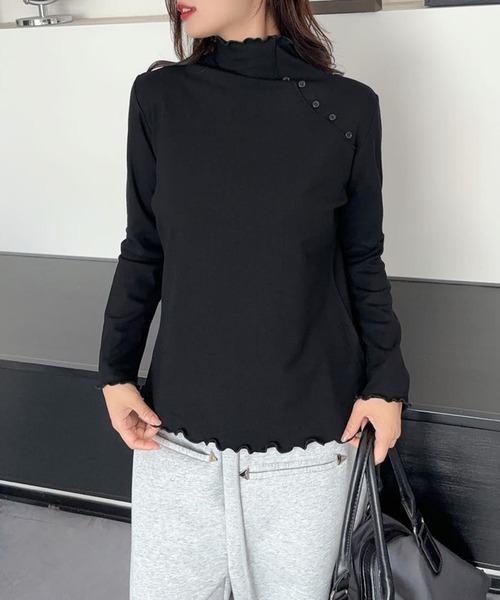 aimoha(アイモハ)の「ショルダーボタンリブメロウハイネックトップス(Tシャツ/カットソー・レディース・ホワイト/ワインレッド/ブラック/チョコ/カーキ/グレー・FREE)」の3枚目の写真