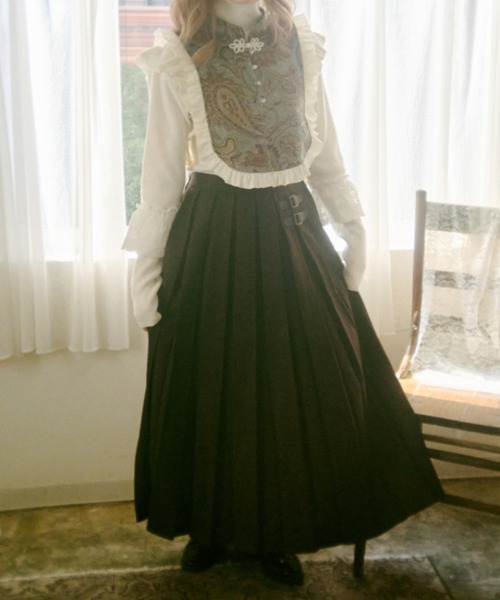 kutir（クティール）の「【クティールとレトロ】サイドベルトプリーツスカート（スカート・レディース・ダークブラウン/レッド系その他/グリーン/グレー・SMALL/LARGE/MEDIUM）」の2枚目の写真