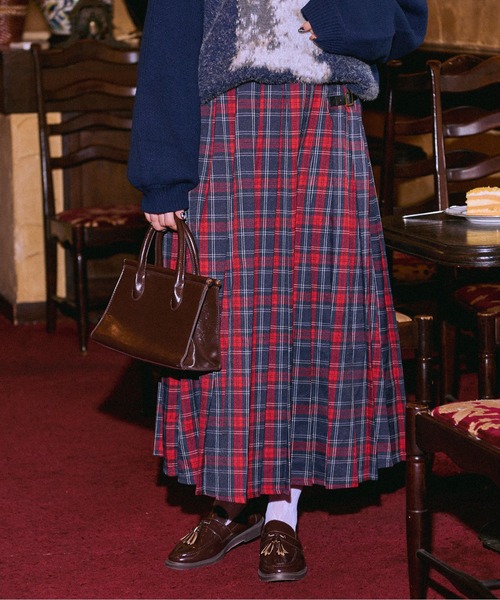 kutir（クティール）の「【クティールとレトロ】サイドベルトプリーツスカート（スカート・レディース・ダークブラウン/レッド系その他/グリーン/グレー・SMALL/LARGE/MEDIUM）」の4枚目の写真