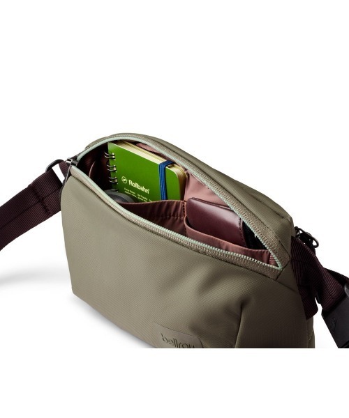 entre square(アントレスクエアー)の「Bellroy/ボディバッグ/ウエストポーチ Laneway Belt Bag-シーケルプ(ボディバッグ/ウエストポーチ・メンズ・カーキ・ONE SIZE)」の3枚目の写真