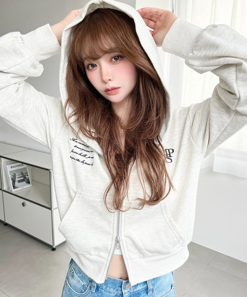 セール】裏毛ショート丈ロゴ刺繍ジップアップパーカー（パーカー