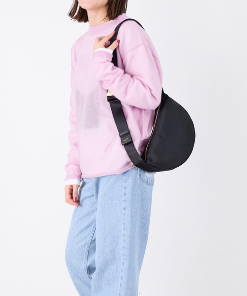 VIOLAd'ORO(ヴィオラドーロ)の「【VIOLAd'ORO】ナイロンボディバッグ-BIANCA Nylon bag(ボディバッグ/ウエストポーチ・レディース・ブラック・FREE)」の4枚目の写真