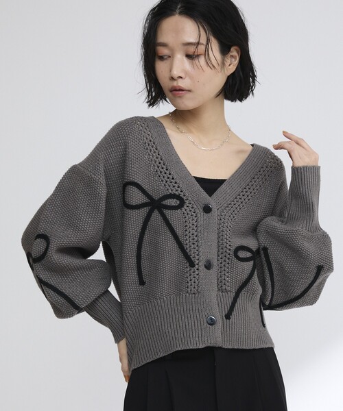 Firsthand(ファーストハンド)の「Firsthand/ファーストハンド リボンコード刺繍ニットカーディガン(カーディガン/ボレロ・レディース・ブルーグリーン/オフホワイト/チャコールグレー・FREE)」の1枚目の写真