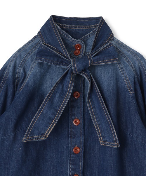 VICKY(ビッキー)の「【ENIM BY VICKY】2wayボウタイリボンデニムシャツ≪洗濯機で洗える≫(シャツ/ブラウス・レディース・ブルー/ライトブルー・M)」の7枚目の写真