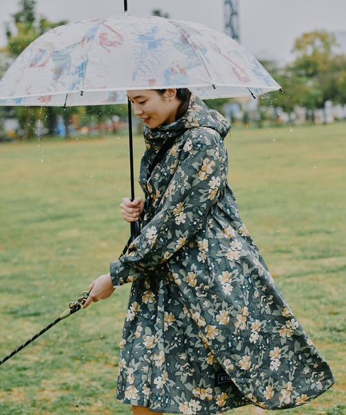 KiU(キウ)の「キウスタンダード 袖付きレインポンチョ 2ND(レインコート/ポンチョ・レディース・ベージュ/ミント/ブラック/カーキ/ネイビー/ブルー系その他/ベージュ系その他/ホワイト系その他/ベージュ系その他2/ダークパープル/グレー系その他/ブルー系その他2/ネイビー系/ブルー系その他4/ブルー系その他3/ブラック系その他/ダークカーキ/グレー系その他2/ダークグリーン系/パープル系その他・FREE)」の12枚目の写真