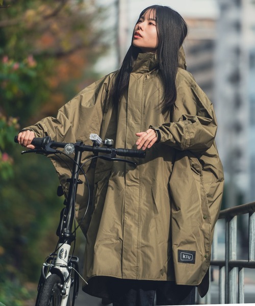 KiU(キウ)の「キウスタンダード 袖付きレインポンチョ 2ND(レインコート/ポンチョ・レディース・ベージュ/ミント/ブラック/カーキ/ネイビー/ブルー系その他/ベージュ系その他/ホワイト系その他/ベージュ系その他2/ダークパープル/グレー系その他/ブルー系その他2/ネイビー系/ブルー系その他4/ブルー系その他3/ブラック系その他/ダークカーキ/グレー系その他2/ダークグリーン系/パープル系その他・FREE)」の9枚目の写真