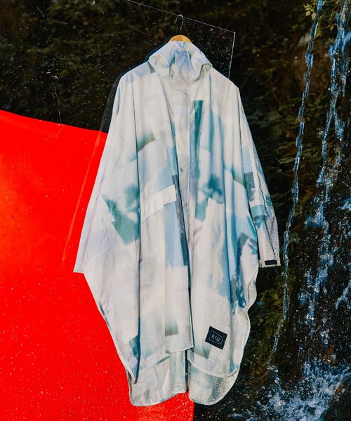 KiU(キウ)の「キウスタンダード 袖付きレインポンチョ 2ND(レインコート/ポンチョ・レディース・ベージュ/ミント/ブラック/カーキ/ネイビー/ブルー系その他/ベージュ系その他/ホワイト系その他/ベージュ系その他2/ダークパープル/グレー系その他/ブルー系その他2/ネイビー系/ブルー系その他4/ブルー系その他3/ブラック系その他/ダークカーキ/グレー系その他2/ダークグリーン系/パープル系その他・FREE)」の6枚目の写真