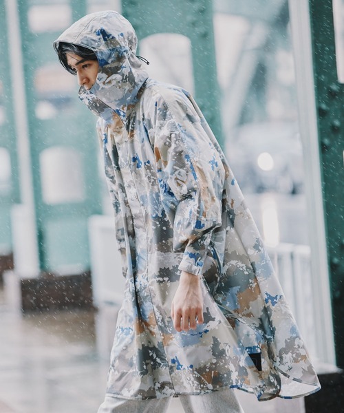 KiU(キウ)の「キウスタンダード 袖付きレインポンチョ 2ND(レインコート/ポンチョ・レディース・ベージュ/ミント/ブラック/カーキ/ネイビー/ブルー系その他/ベージュ系その他/ホワイト系その他/ベージュ系その他2/ダークパープル/グレー系その他/ブルー系その他2/ネイビー系/ブルー系その他4/ブルー系その他3/ブラック系その他/ダークカーキ/グレー系その他2/ダークグリーン系/パープル系その他・FREE)」の8枚目の写真