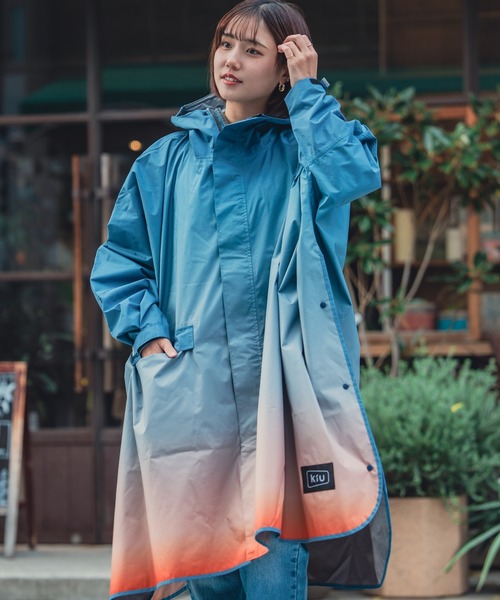 KiU(キウ)の「キウスタンダード 袖付きレインポンチョ 2ND(レインコート/ポンチョ・レディース・ベージュ/ミント/ブラック/カーキ/ネイビー/ブルー系その他/ベージュ系その他/ホワイト系その他/ベージュ系その他2/ダークパープル/グレー系その他/ブルー系その他2/ネイビー系/ブルー系その他4/ブルー系その他3/ブラック系その他/ダークカーキ/グレー系その他2/ダークグリーン系/パープル系その他・FREE)」の17枚目の写真