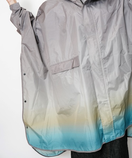 KiU(キウ)の「キウスタンダード 袖付きレインポンチョ 2ND(レインコート/ポンチョ・レディース・ベージュ/ミント/ブラック/カーキ/ネイビー/ブルー系その他/ベージュ系その他/ホワイト系その他/ベージュ系その他2/ダークパープル/グレー系その他/ブルー系その他2/ネイビー系/ブルー系その他4/ブルー系その他3/ブラック系その他/ダークカーキ/グレー系その他2/ダークグリーン系/パープル系その他・FREE)」の21枚目の写真