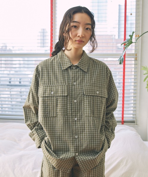 Unblend(アンブレンド)の「【Unblend】セットアップ対応 / オーバーサイズ リラックス チェックシャツ(シャツ/ブラウス・レディース・ベージュ/オレンジ/ブラック/カーキ・FREE)」の22枚目の写真
