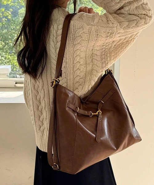 shopnikoniko(ショップニコニコ)の「PUレザー ベルトモチーフ 2wayショルダーバッグ(ショルダーバッグ・レディース・ブラック/ダークブラウン/ブラウン・フリー)」の3枚目の写真