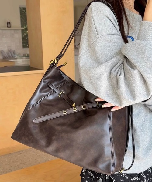 shopnikoniko(ショップニコニコ)の「PUレザー ベルトモチーフ 2wayショルダーバッグ(ショルダーバッグ・レディース・ブラック/ダークブラウン/ブラウン・フリー)」の21枚目の写真