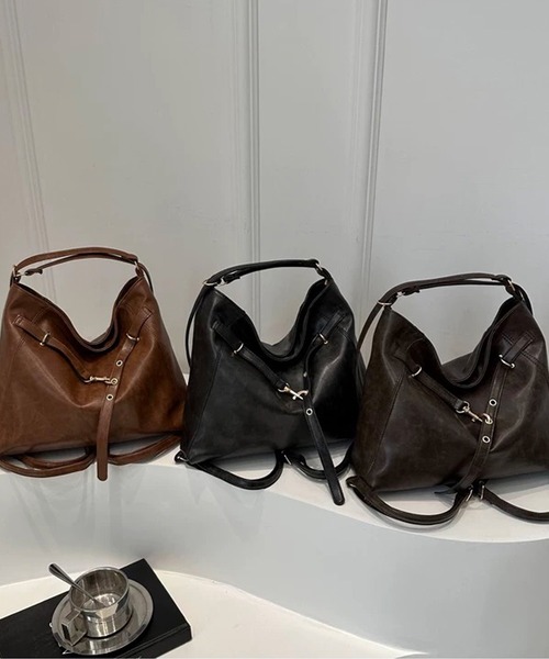 shopnikoniko(ショップニコニコ)の「PUレザー ベルトモチーフ 2wayショルダーバッグ(ショルダーバッグ・レディース・ブラック/ダークブラウン/ブラウン・フリー)」の9枚目の写真