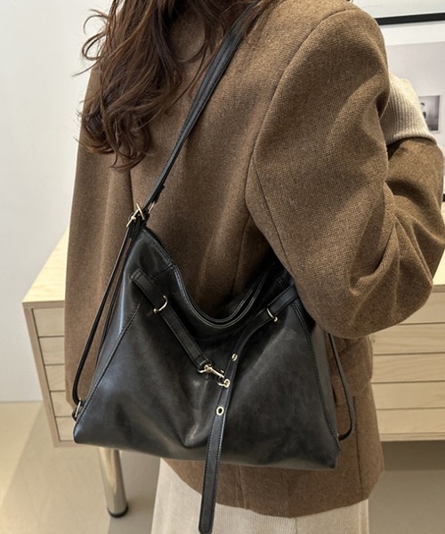 shopnikoniko(ショップニコニコ)の「PUレザー ベルトモチーフ 2wayショルダーバッグ(ショルダーバッグ・レディース・ブラック/ダークブラウン/ブラウン・フリー)」の7枚目の写真
