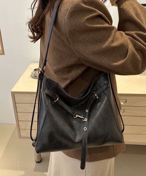 shopnikoniko(ショップニコニコ)の「PUレザー ベルトモチーフ 2wayショルダーバッグ(ショルダーバッグ・レディース・ブラック/ダークブラウン/ブラウン・フリー)」の6枚目の写真