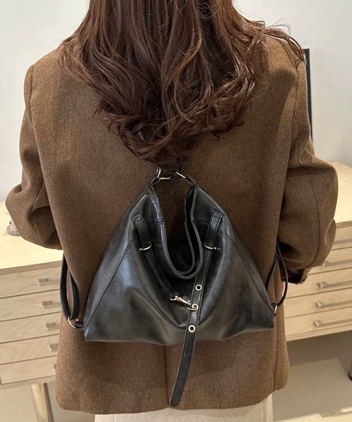 shopnikoniko(ショップニコニコ)の「PUレザー ベルトモチーフ 2wayショルダーバッグ(ショルダーバッグ・レディース・ブラック/ダークブラウン/ブラウン・フリー)」の5枚目の写真