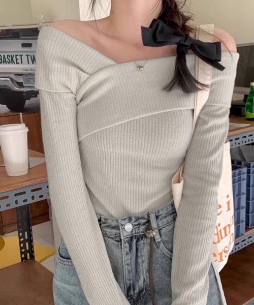 WESTSEA(ウエストシー)の「クロス オフショルダー リブニットトップス(ニット/セーター・レディース・ピンク/ベージュ/ブルー・FREE)」の4枚目の写真