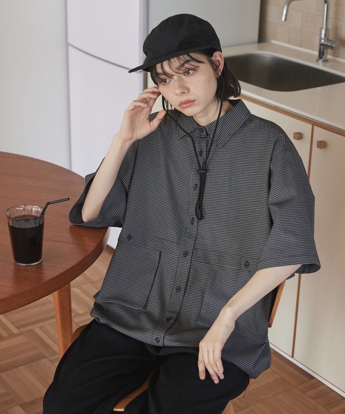 Unblend(アンブレンド)の「【Unblend】立体ポケット 裾ドローコード ハーフスリーブ チェックシャツ(シャツ/ブラウス・レディース・ブラック系/ベージュ系/グレー系/ネイビー系・FREE)」の5枚目の写真