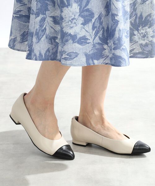 Reflect(リフレクト)の「【至福の履き心地/通勤にもぴったり◎】フラットパンプス(パンプス・レディース・ベージュ系その他7/ネイビー系4・20/25/30/45/35/40/50)」の14枚目の写真