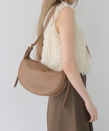 CLEIO（クレイオ）の「【CLEIO】サイドベルトラウンドショルダーバッグ SIDE BELT DESIGN HALF MOON SHOULDER BAG/737-13662（ショルダーバッグ）」